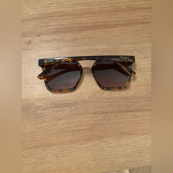 Quay gold and brown sunglasses - Picture 2 of 2